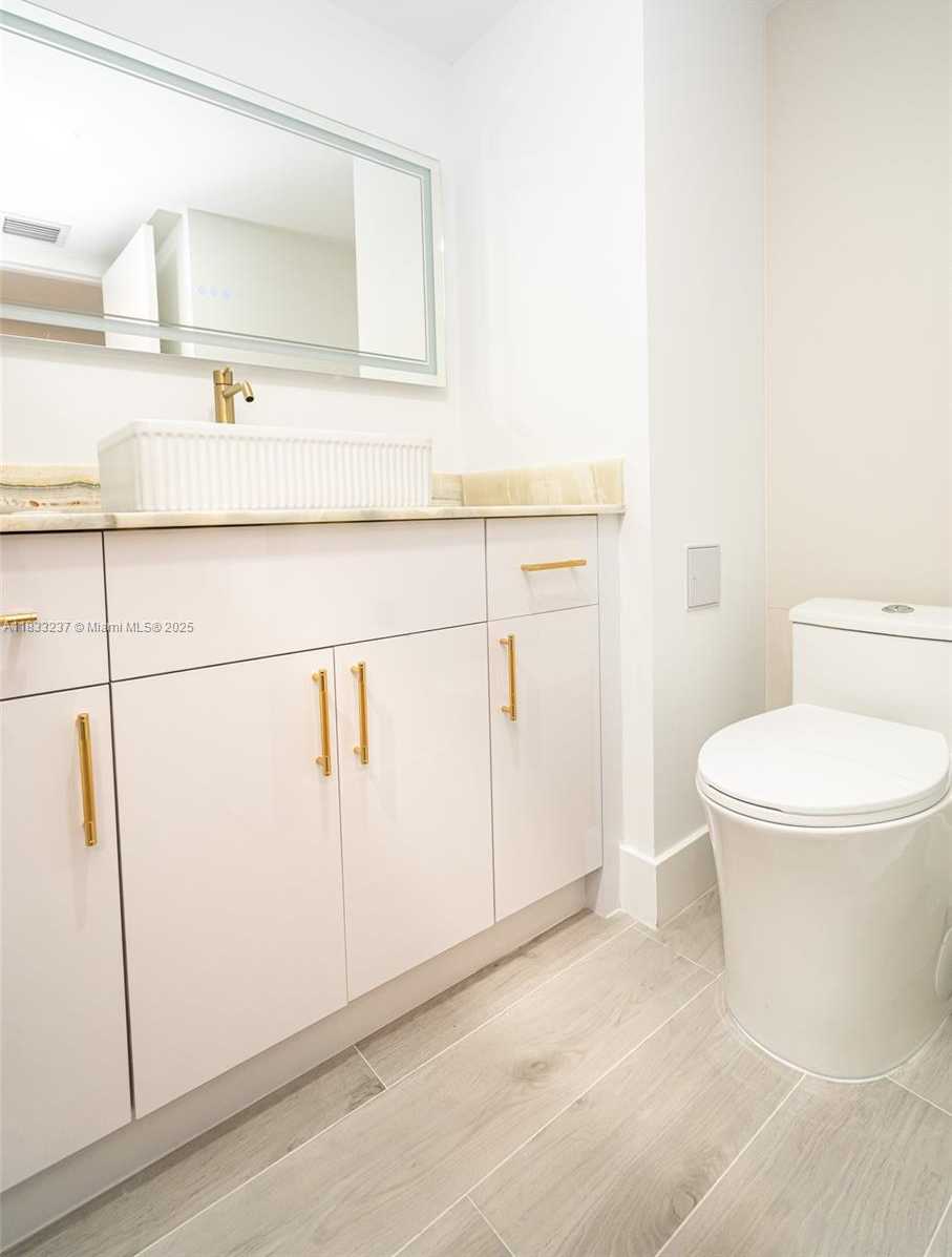 Small Image of 18081 BISCAYNE BLVD #503, Aventura Number 29