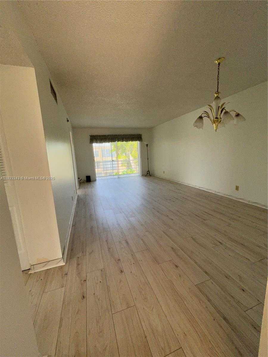 Small Image of 201 BERKLEY RD #301, Hollywood Number 10