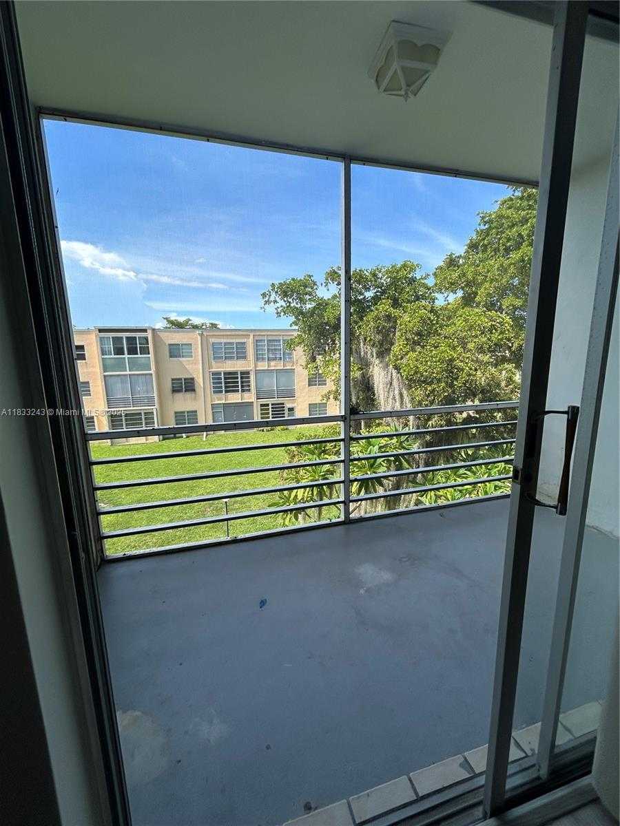 Small Image of 201 BERKLEY RD #301, Hollywood Number 11