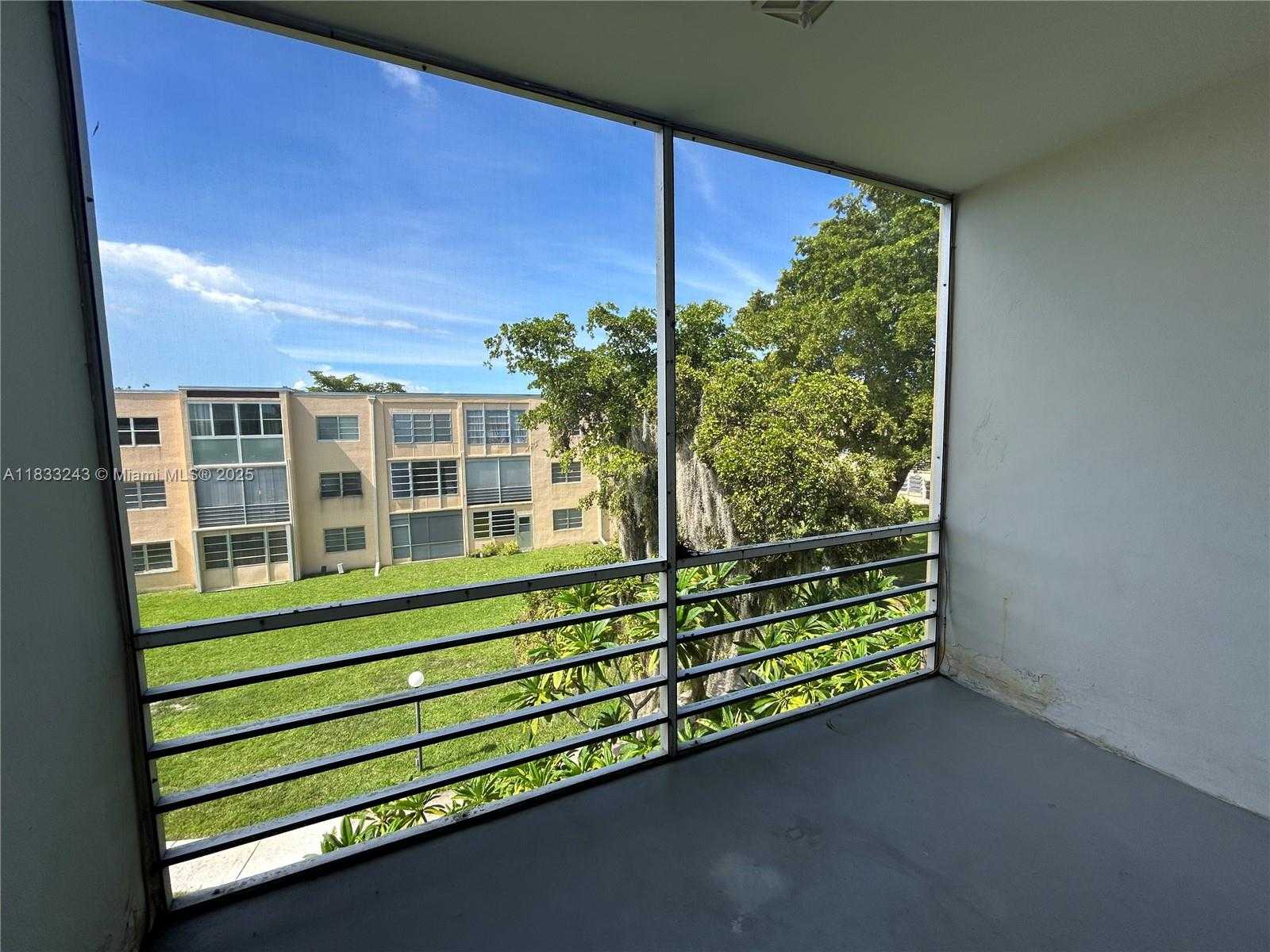 Small Image of 201 BERKLEY RD #301, Hollywood Number 12