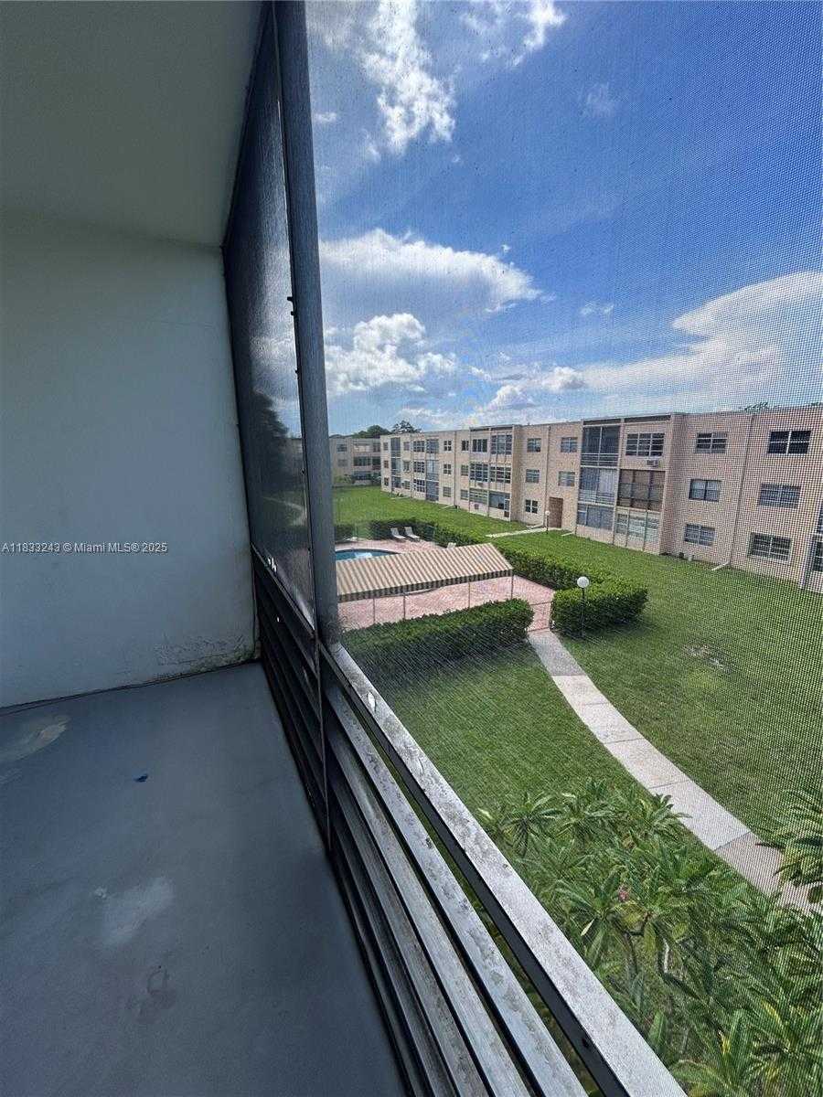 Small Image of 201 BERKLEY RD #301, Hollywood Number 13