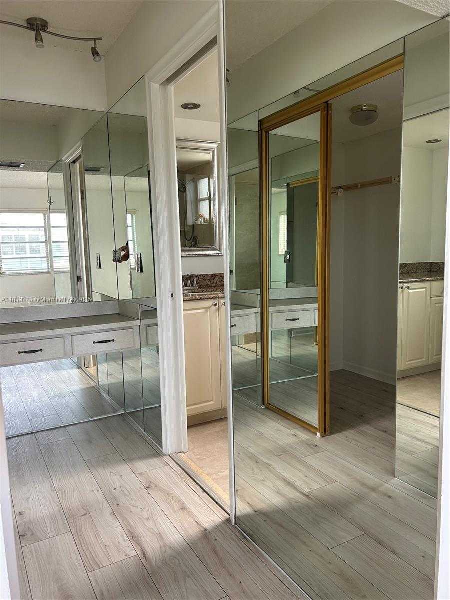 Small Image of 201 BERKLEY RD #301, Hollywood Number 15