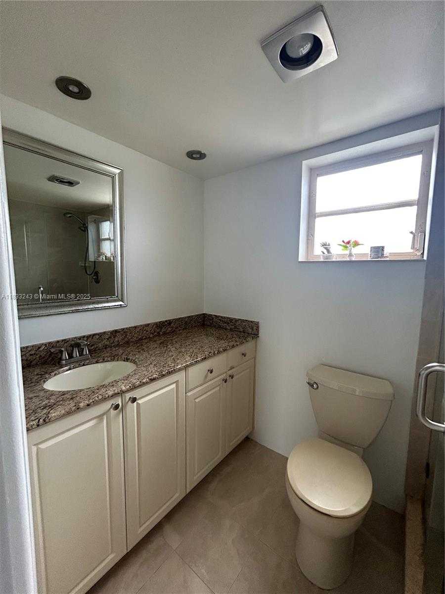 Small Image of 201 BERKLEY RD #301, Hollywood Number 16