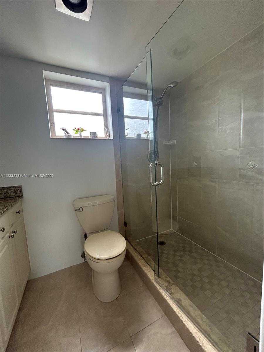 Small Image of 201 BERKLEY RD #301, Hollywood Number 17