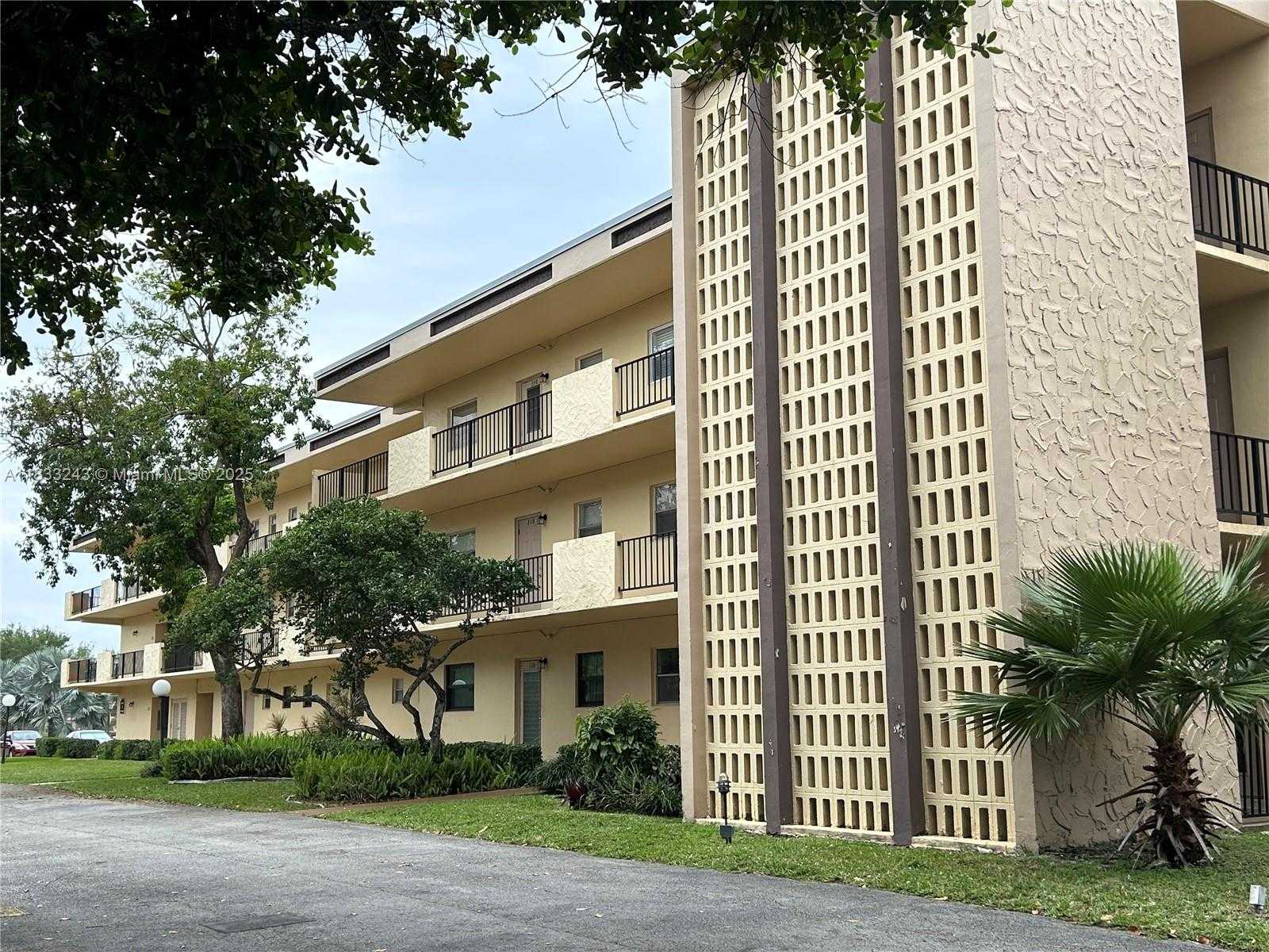 Small Image of 201 BERKLEY RD #301, Hollywood Number 18