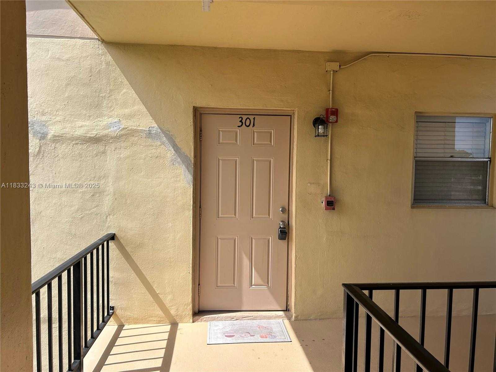 Small Image of 201 BERKLEY RD #301, Hollywood Number 3