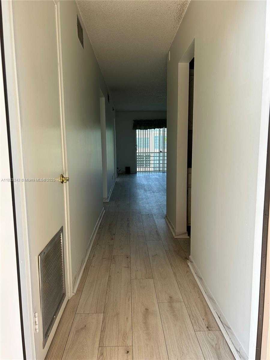 Small Image of 201 BERKLEY RD #301, Hollywood Number 4