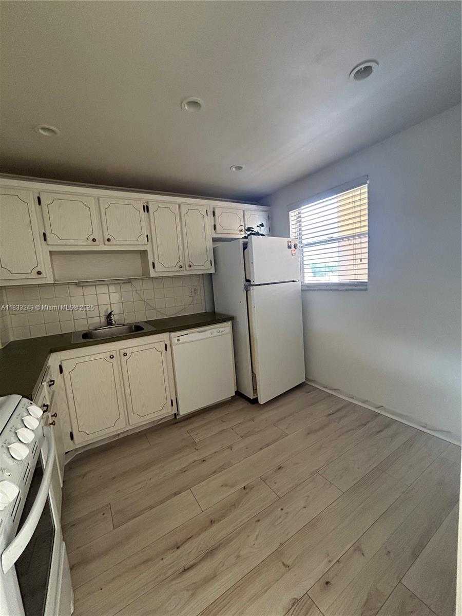 Small Image of 201 BERKLEY RD #301, Hollywood Number 5
