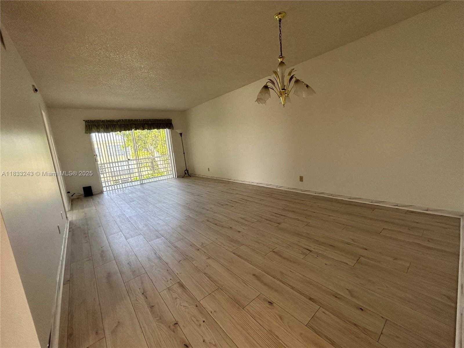 Small Image of 201 BERKLEY RD #301, Hollywood Number 9