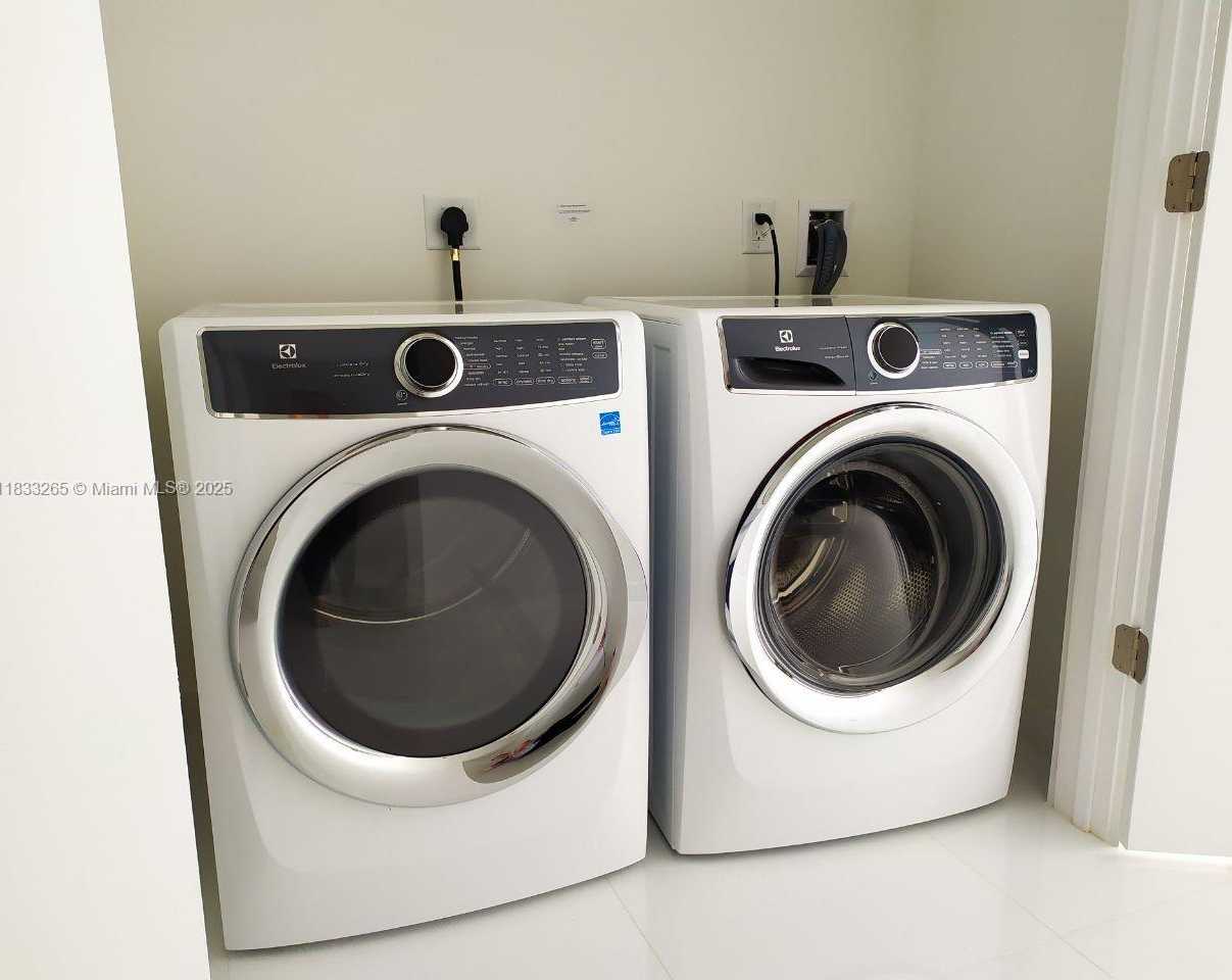Small Image of 851 NORTH EAST 1ST AVE #3510, Miami Number 29