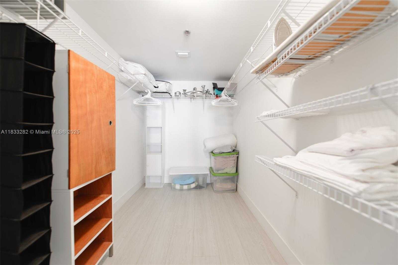 Small Image of 1200 BRICKELL BAY DR #3514, Miami Number 10