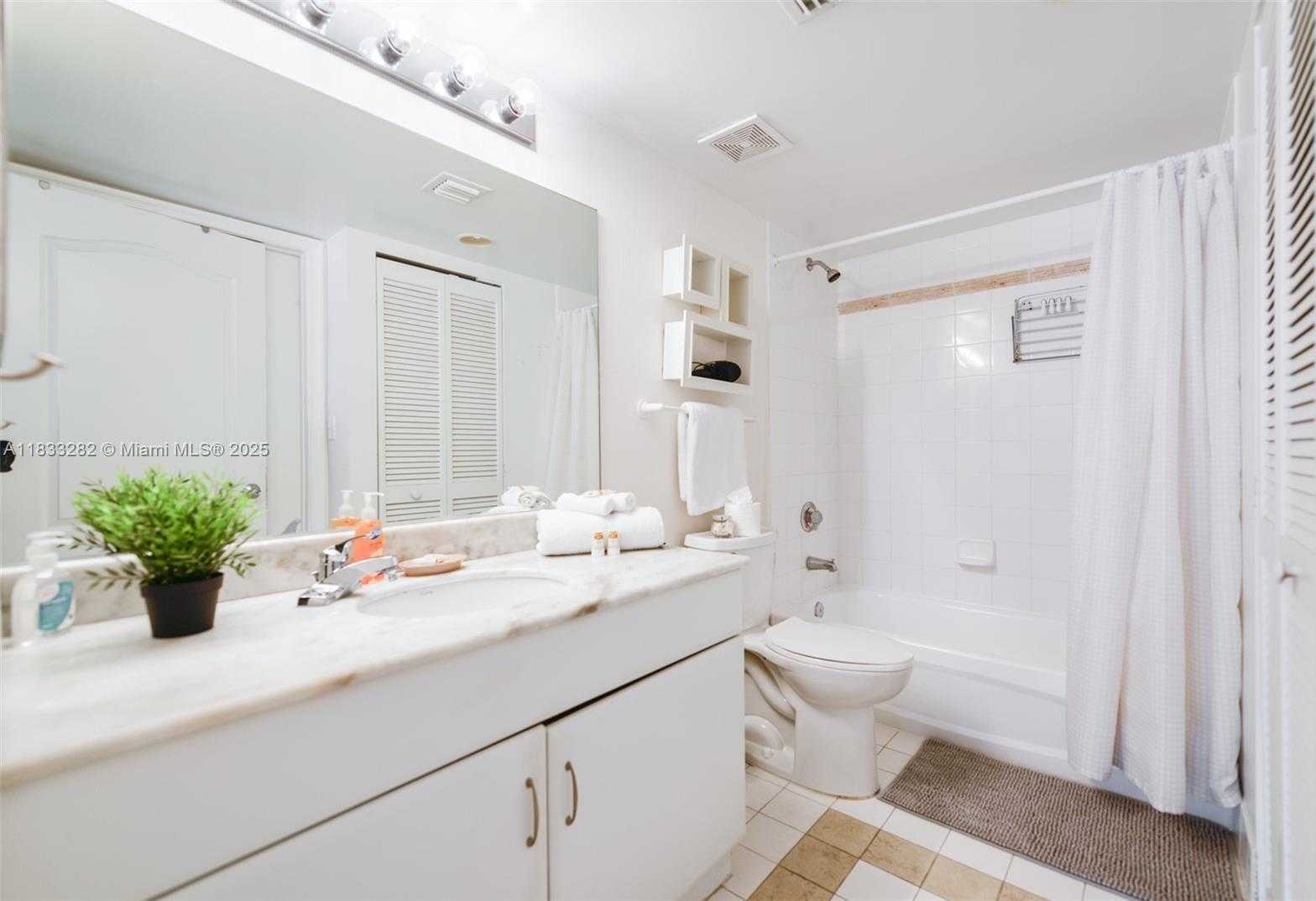 Small Image of 1200 BRICKELL BAY DR #3514, Miami Number 11
