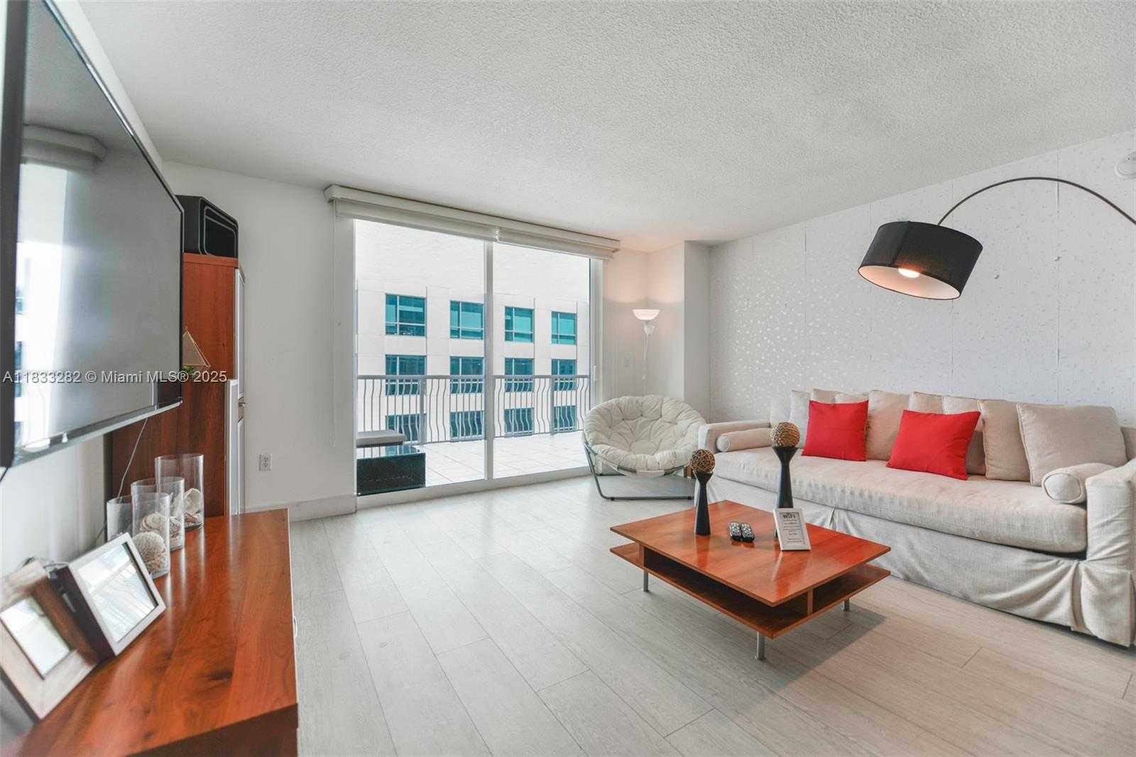 Small Image of 1200 BRICKELL BAY DR #3514, Miami Number 3