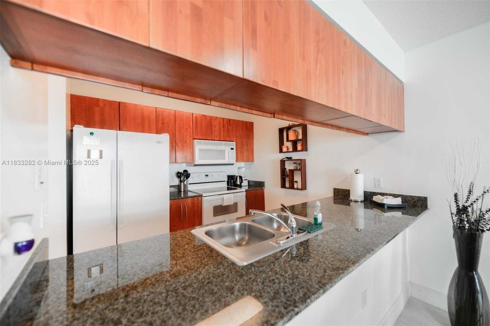 Small Image of 1200 BRICKELL BAY DR #3514, Miami Number 4