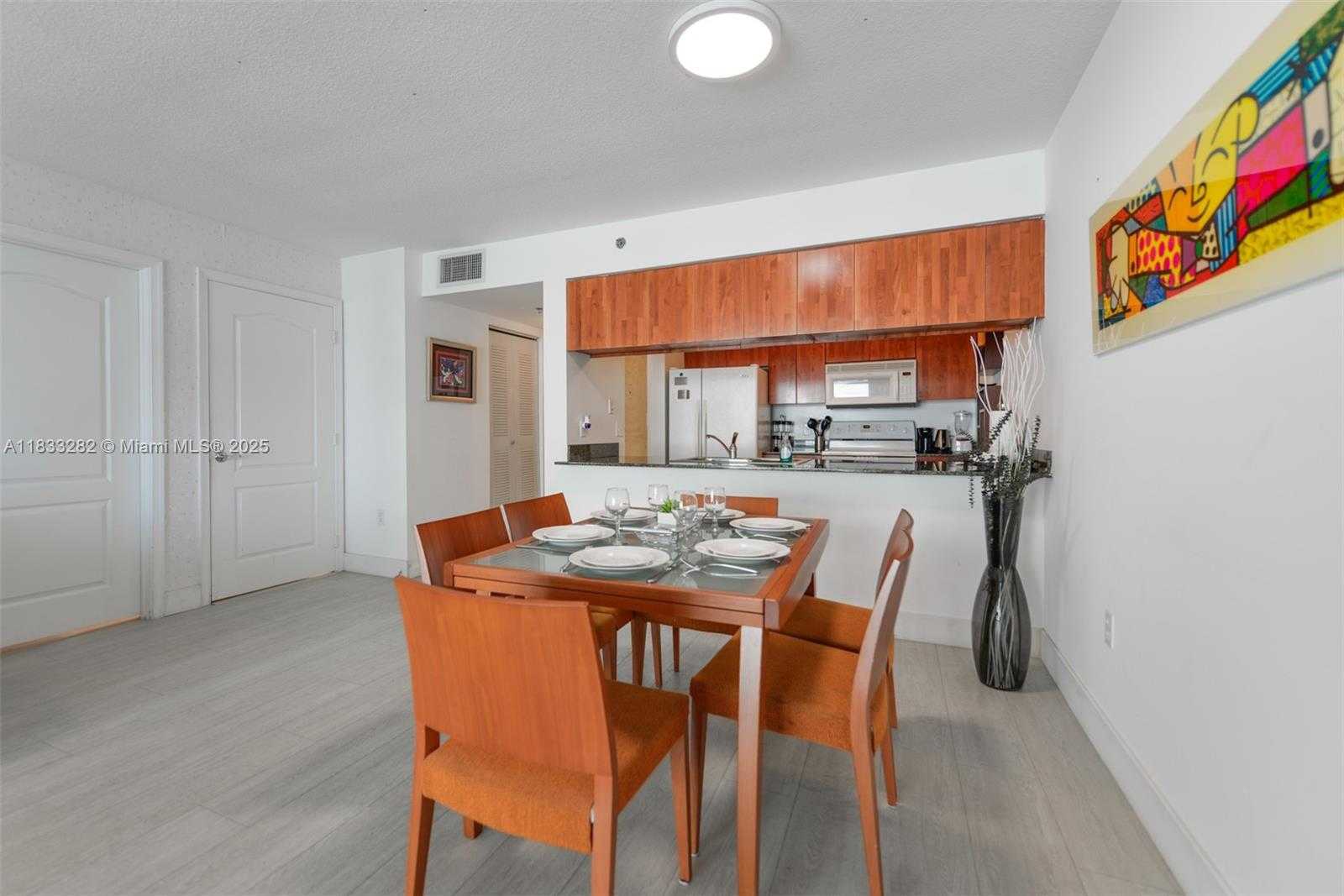 Small Image of 1200 BRICKELL BAY DR #3514, Miami Number 7