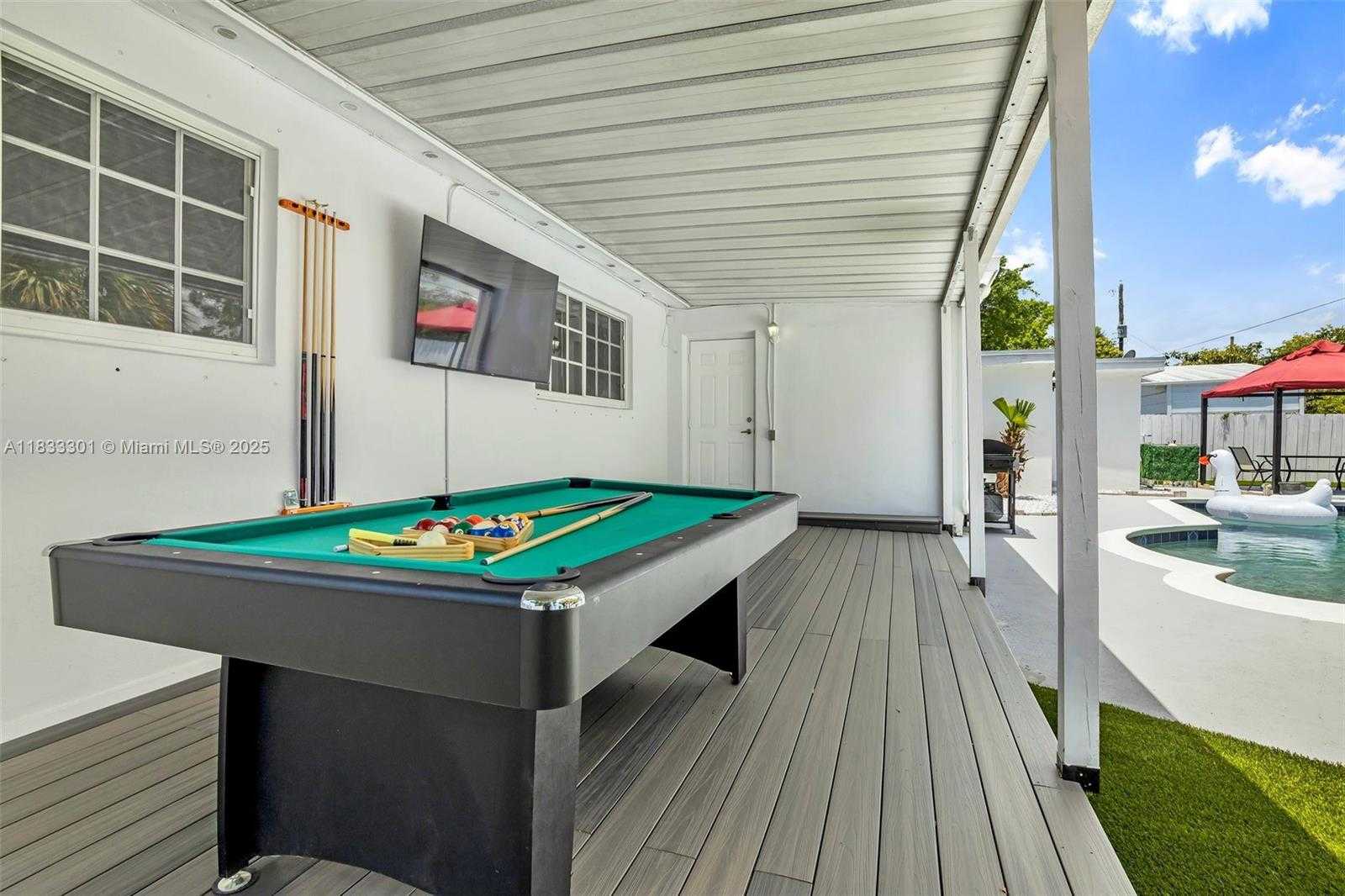 Small Image of Miami Number 17