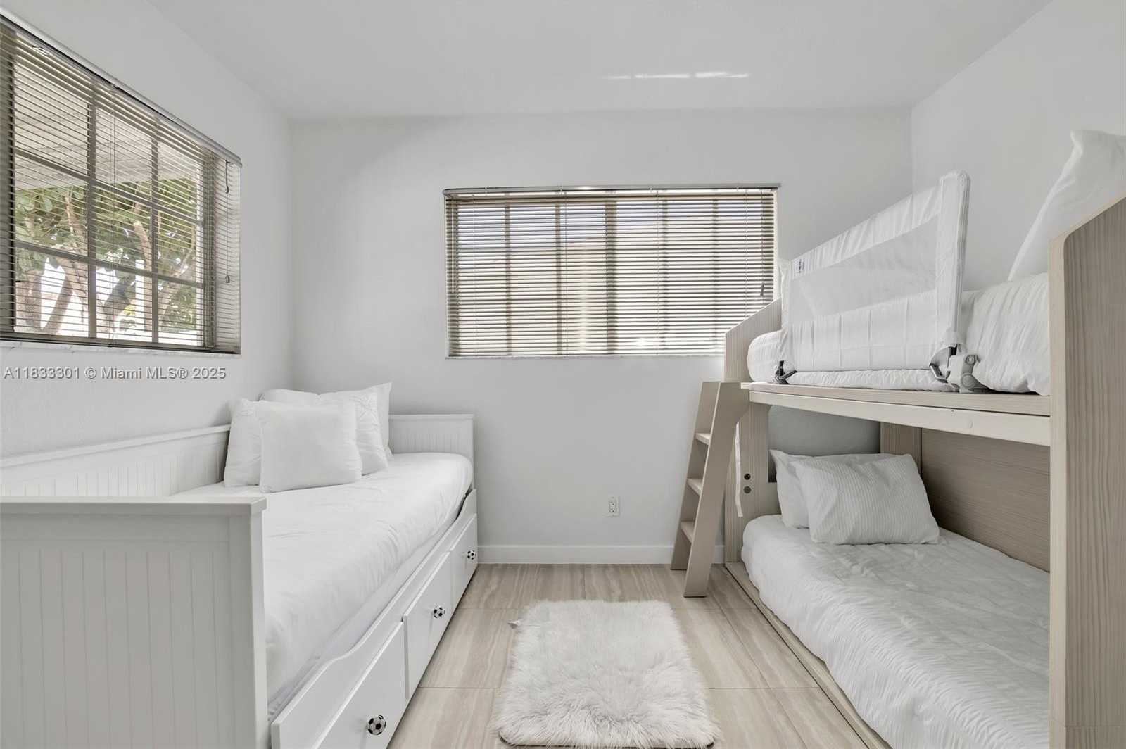 Small Image of Miami Number 9