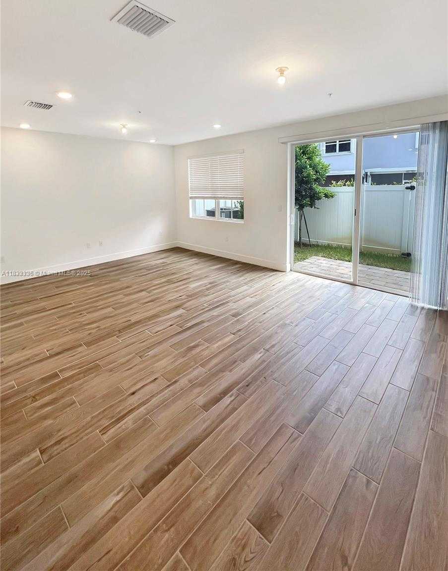 Small Image of 145 170TH AVE #145, Pembroke Pines Number 6