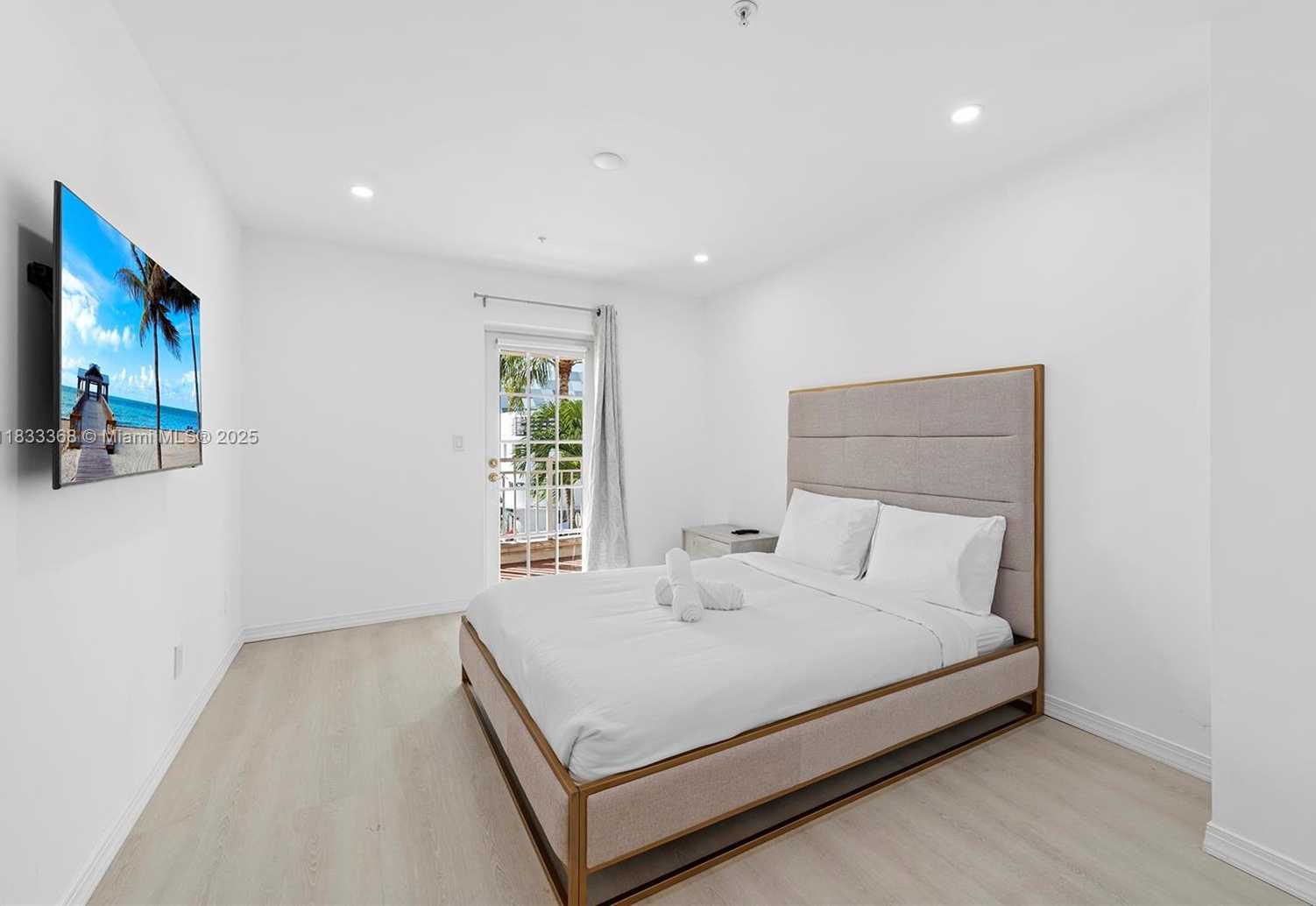 Small Image of 1415 SUNSET HARBOUR DR #204, Miami Beach Number 3