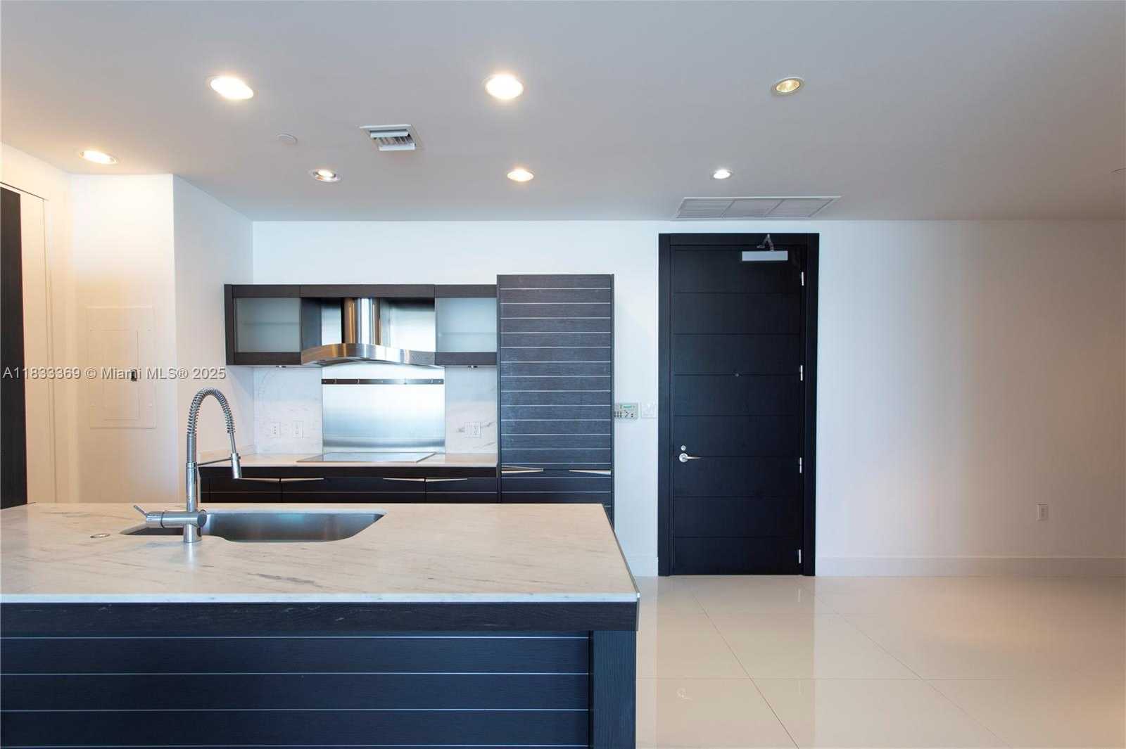 Small Image of 200 BISCAYNE BLVD WY #4512, Miami Number 2