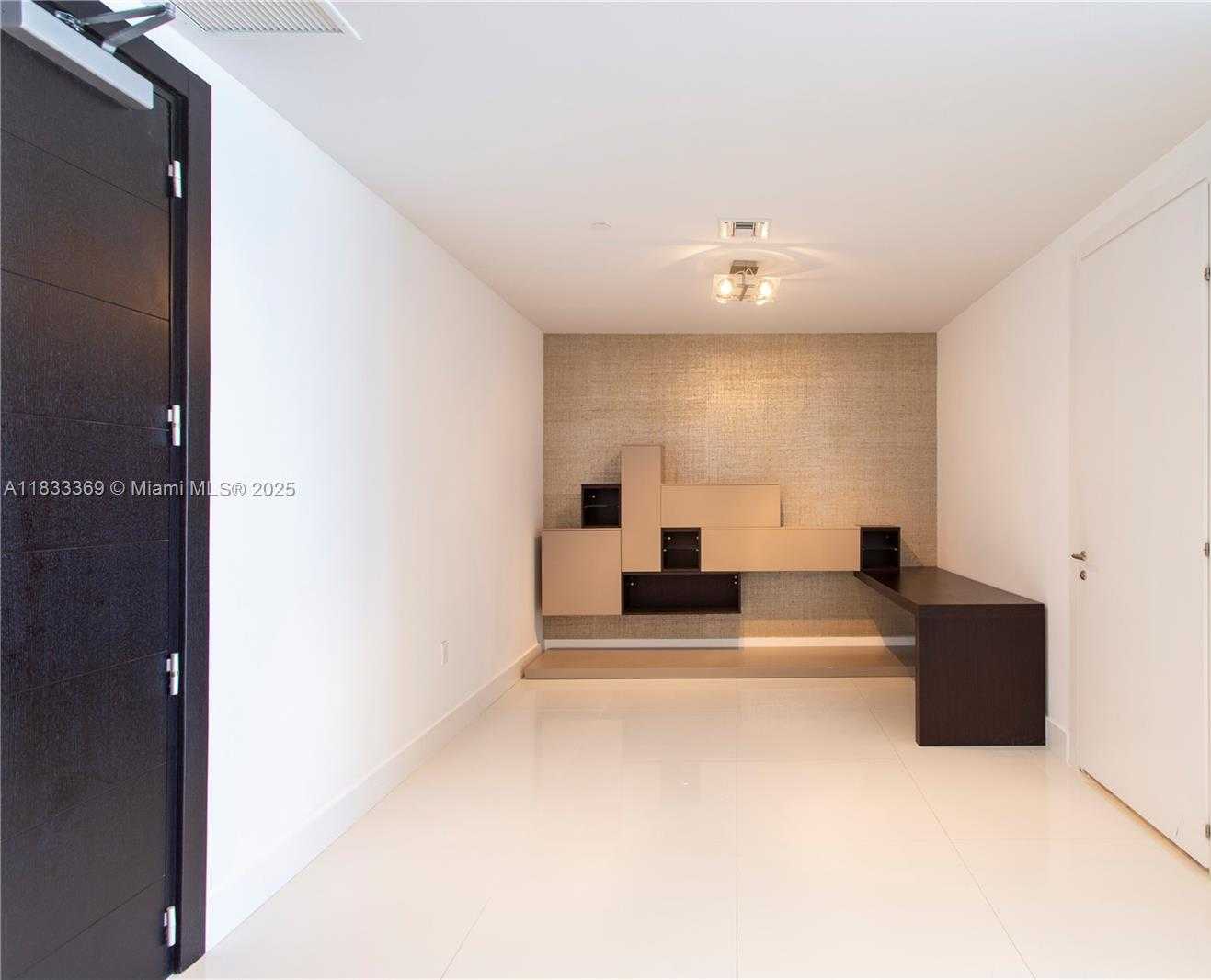 Small Image of 200 BISCAYNE BLVD WY #4512, Miami Number 3