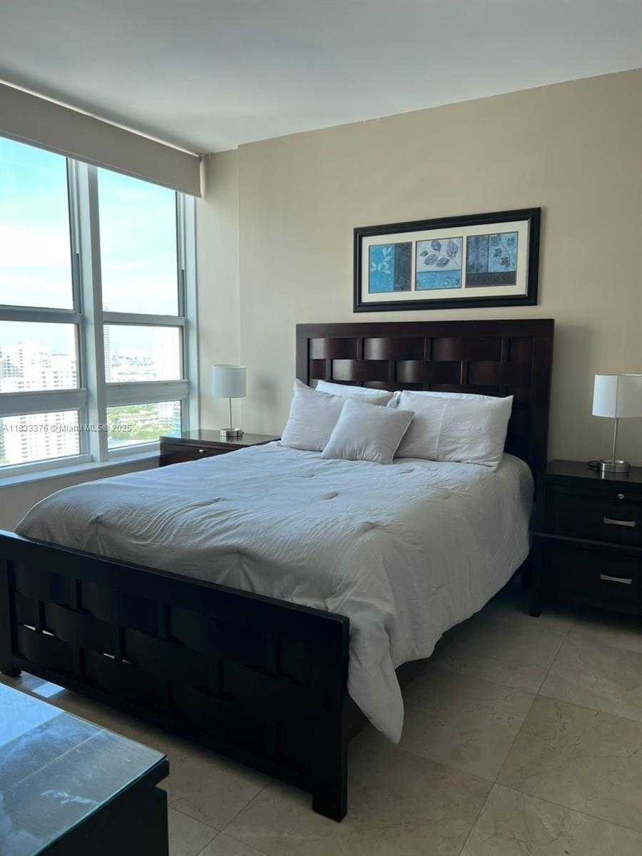 Small Image of 950 BRICKELL BAY DR #3006, Miami Number 4