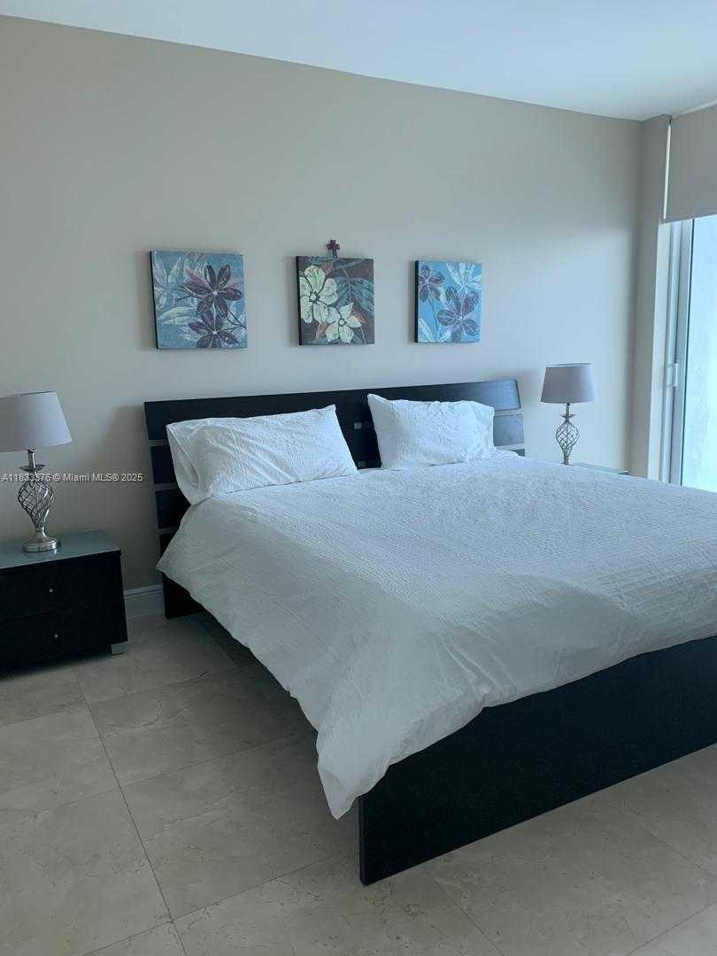 Small Image of 950 BRICKELL BAY DR #3006, Miami Number 5
