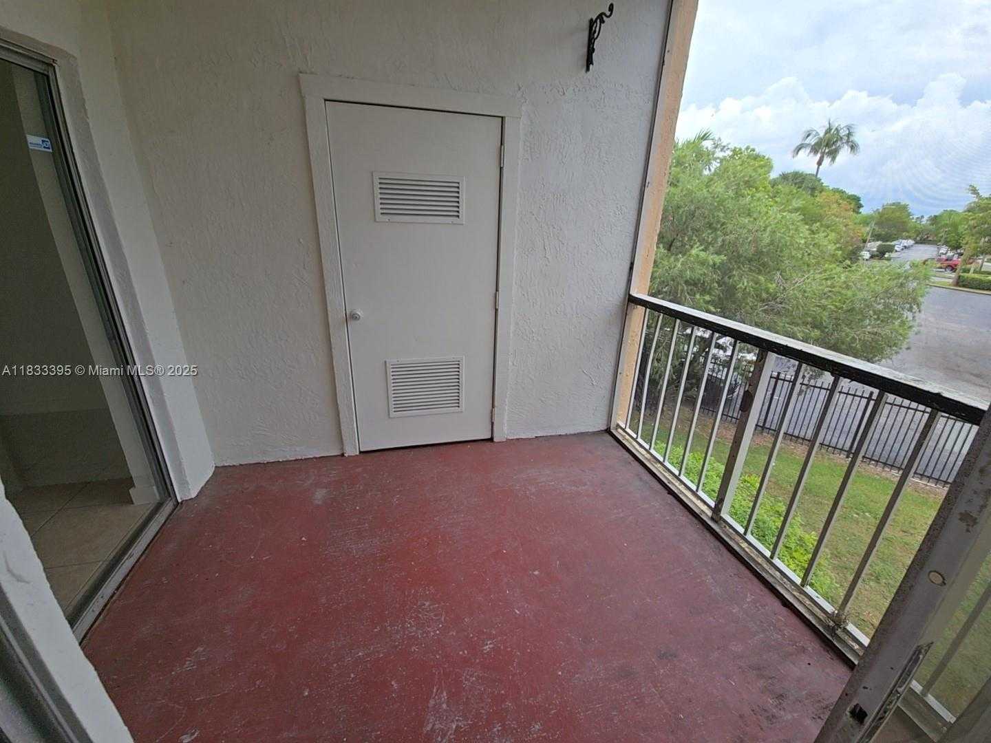Small Image of 15340 SOUTH WEST 106TH TER #811, Miami Number 19
