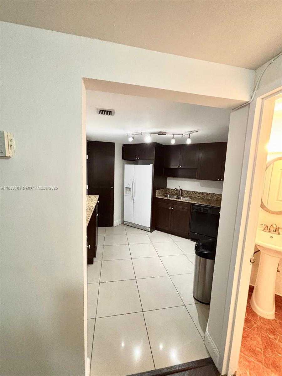 Small Image of 801 BRICKELL BAY DR #362, Miami Number 25