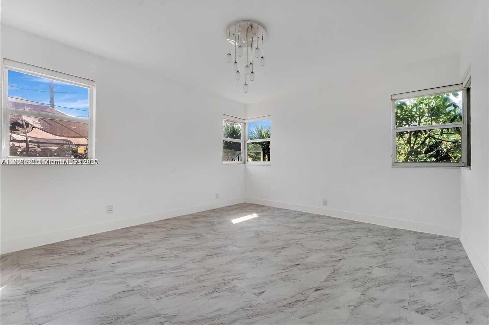 Small Image of 501 90TH ST, Surfside Number 12