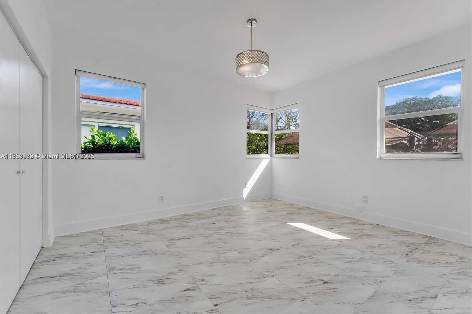 Small Image of 501 90TH ST, Surfside Number 15