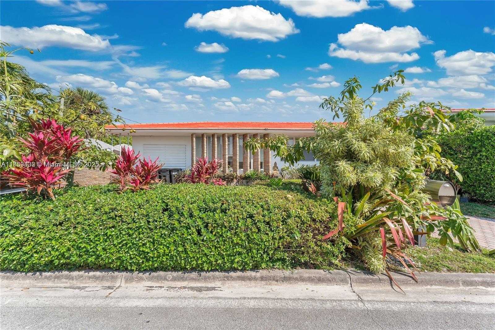 Small Image of 501 90TH ST, Surfside Number 17