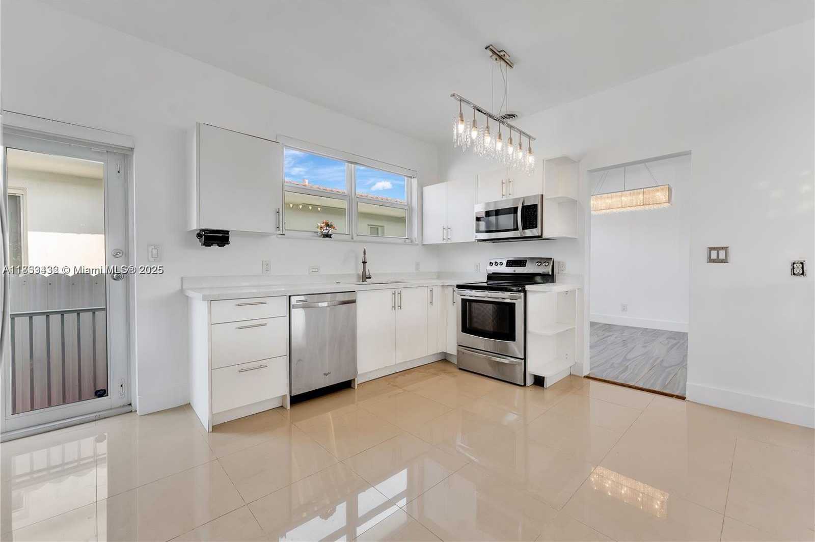 Small Image of 501 90TH ST, Surfside Number 4