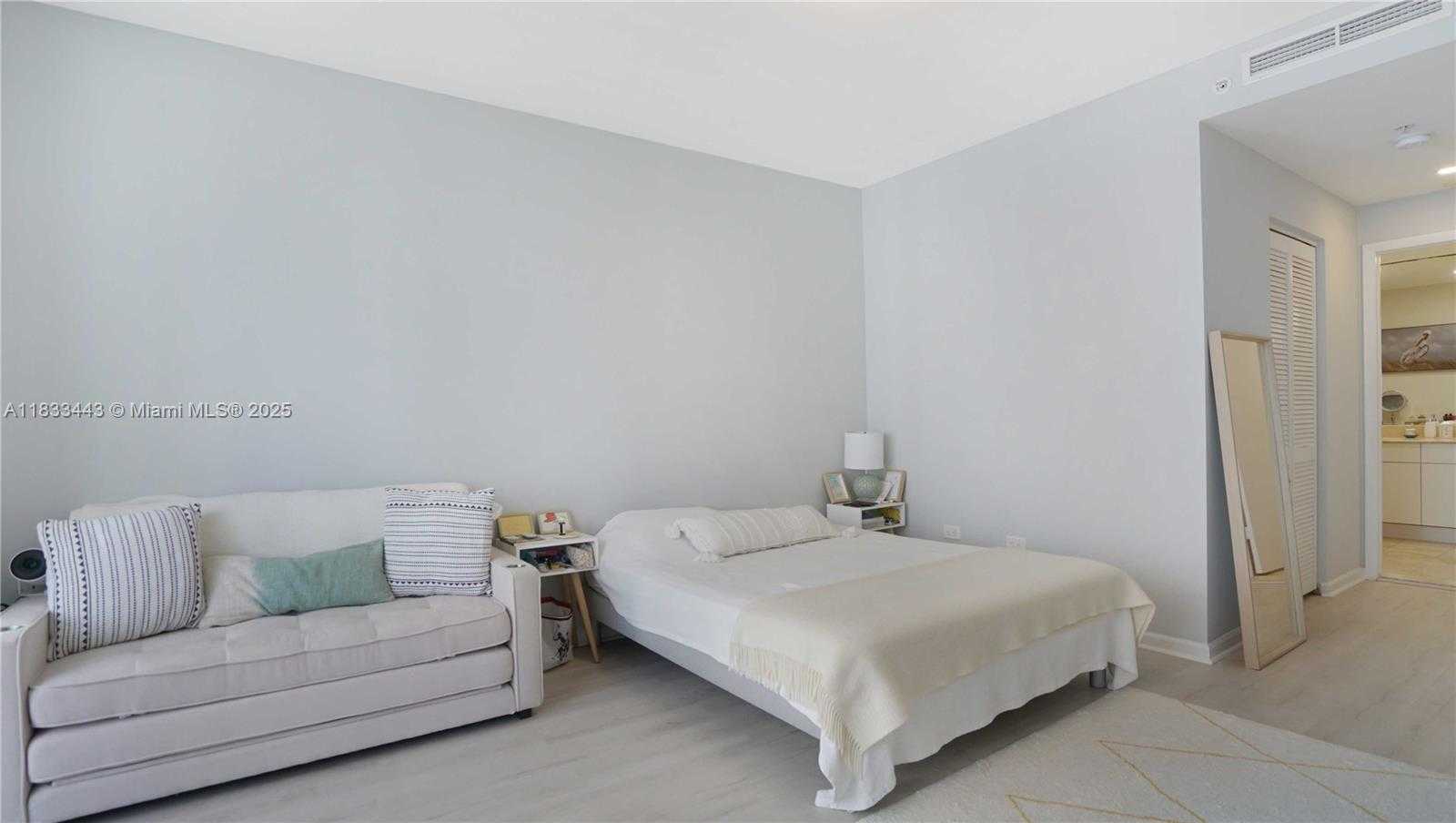 Small Image of 801 BRICKELL KEY BLVD #2210, Miami Number 14