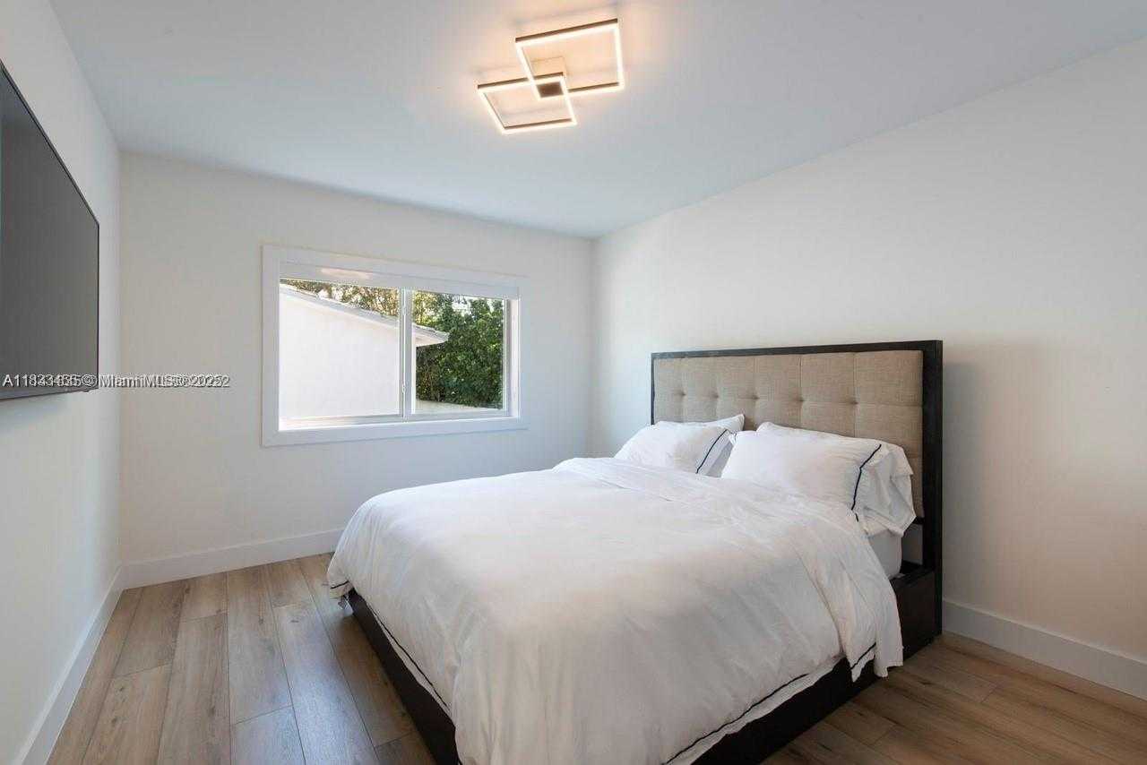 Small Image of 9811 NORTH EAST 4TH AVE RD, Miami Shores Number 9