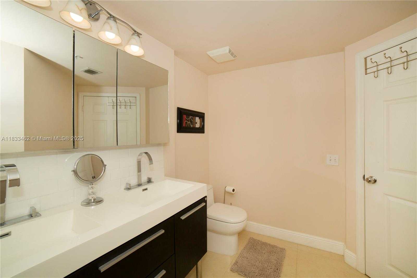 Small Image of 17100 NORTH BAY RD #1816, Sunny Isles Beach Number 16