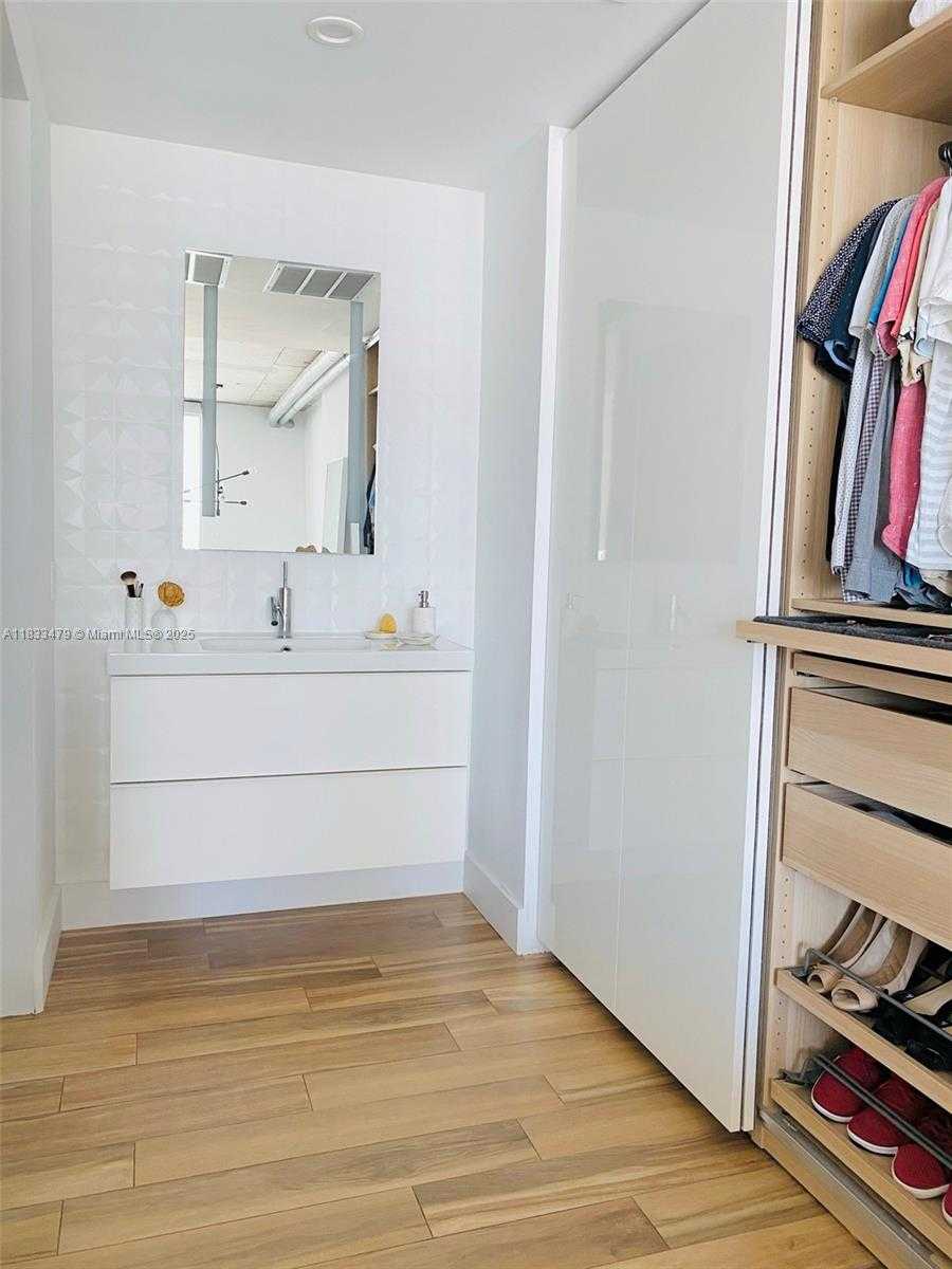 Small Image of 690 SOUTH WEST 1ST CT #1906, Miami Number 10