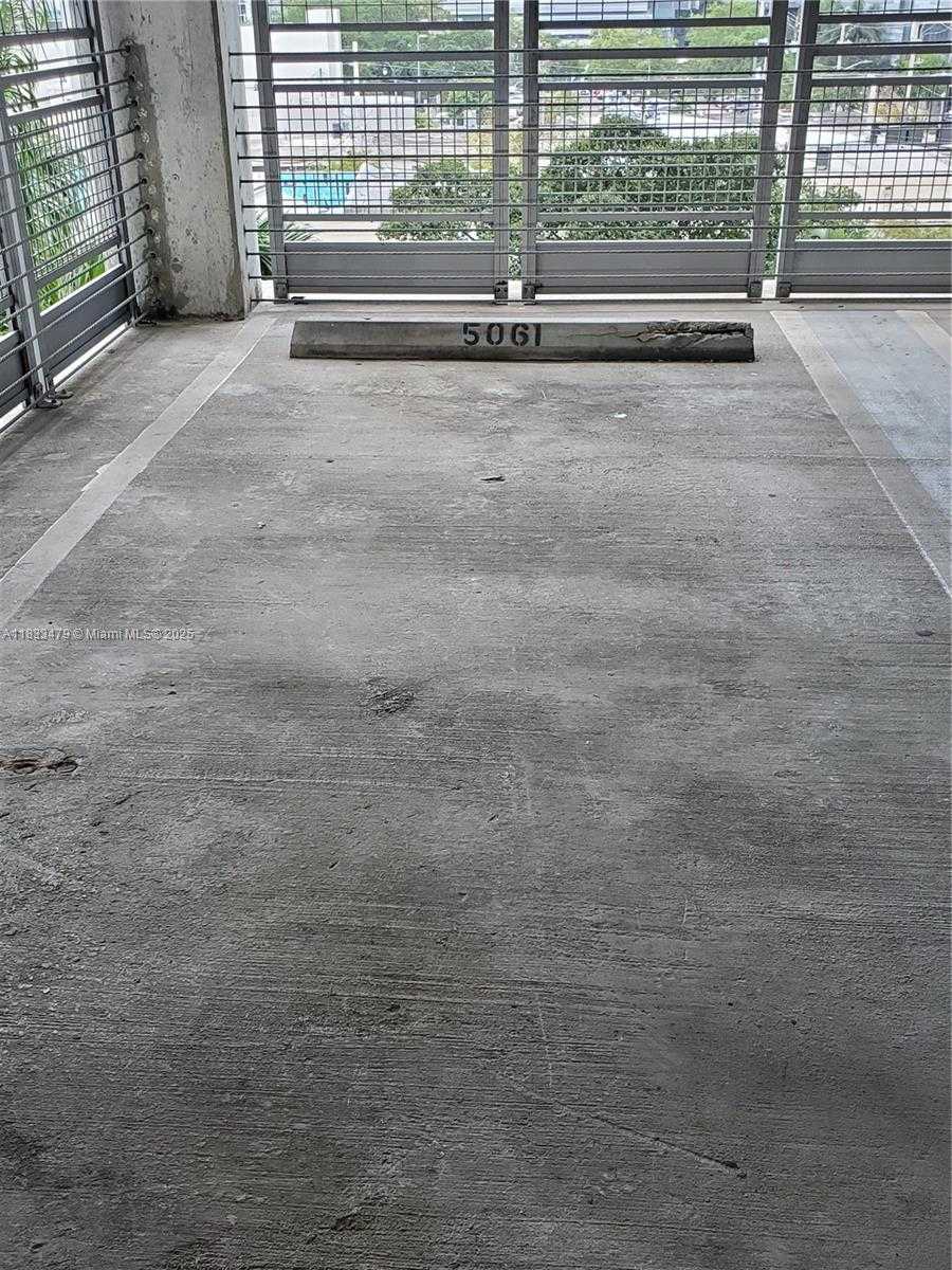 Small Image of 690 SOUTH WEST 1ST CT #1906, Miami Number 27