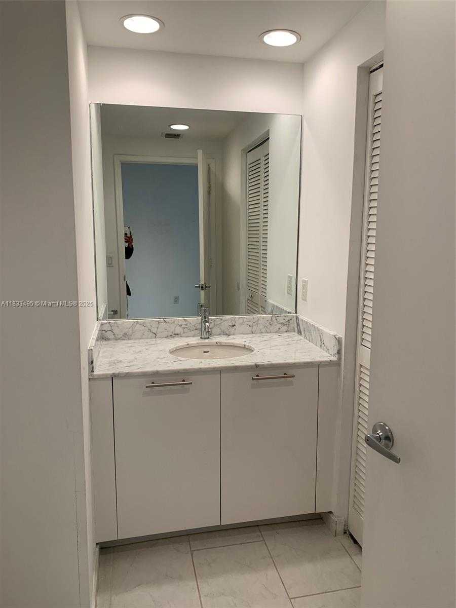 Small Image of 951 BRICKELL AVE #2311, Miami Number 15