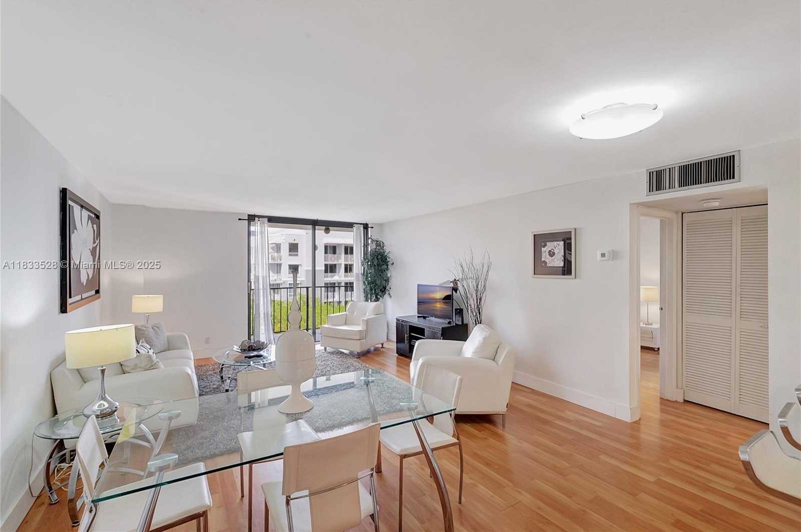 Small Image of 2625 COLLINS AVE #418, Miami Beach Number 12
