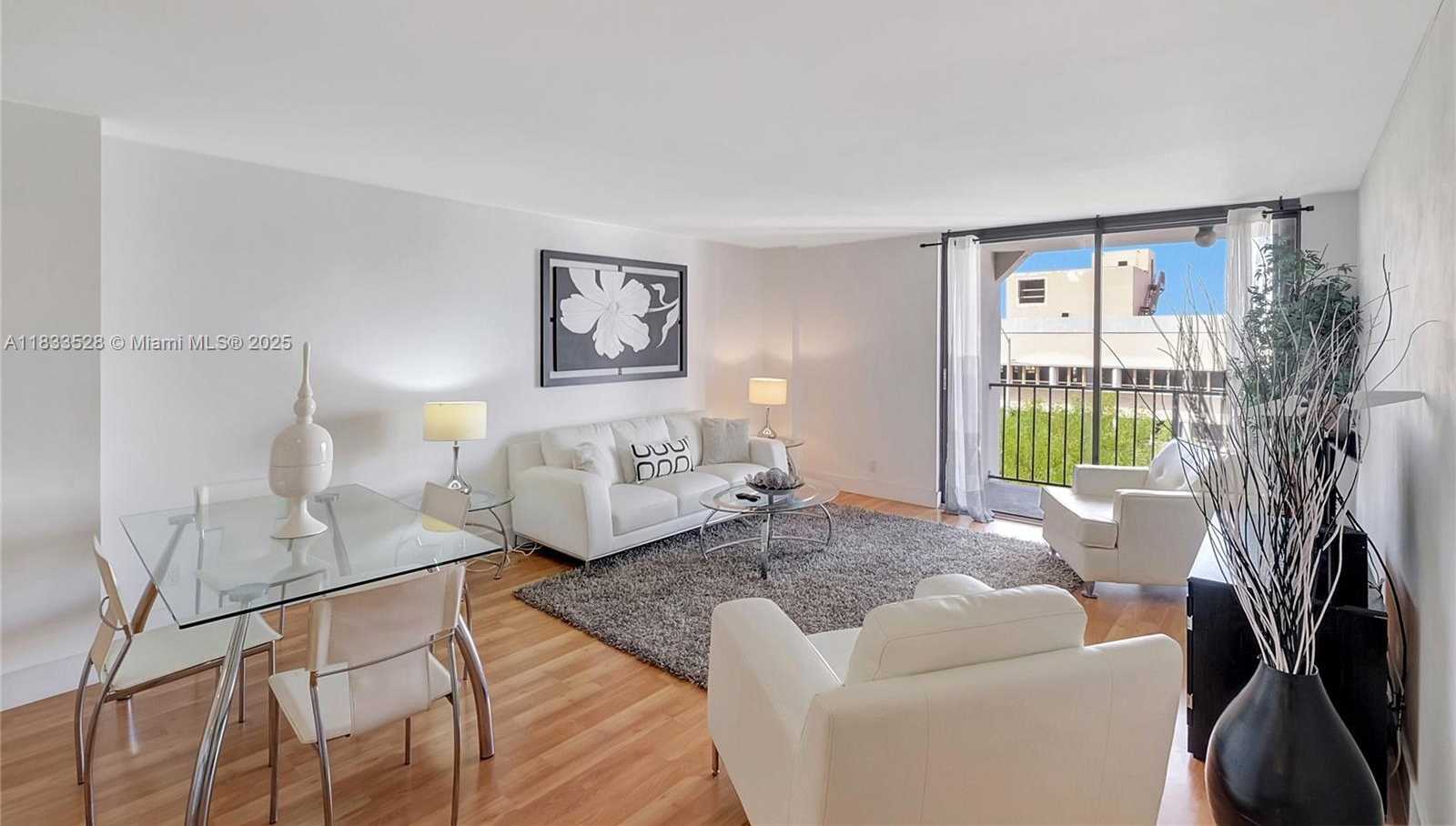 Small Image of 2625 COLLINS AVE #418, Miami Beach Number 18
