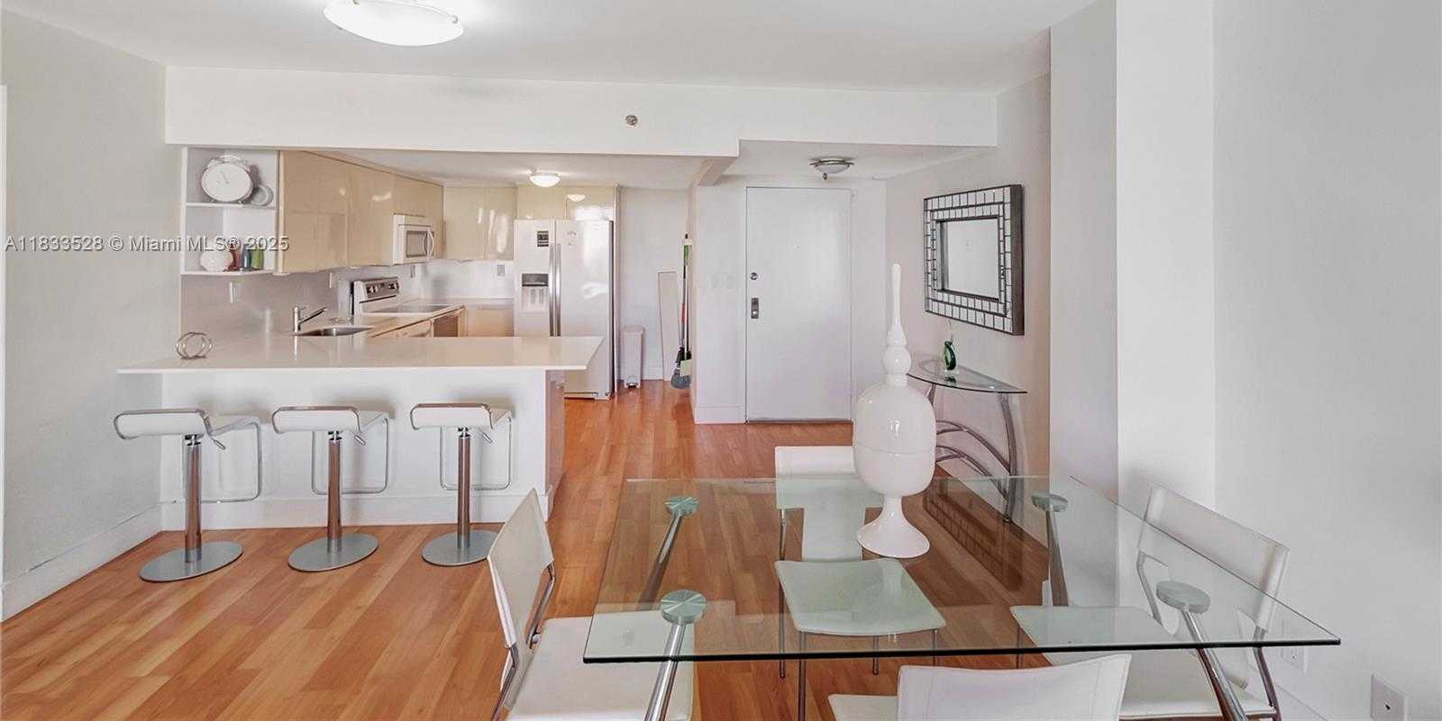 Small Image of 2625 COLLINS AVE #418, Miami Beach Number 19