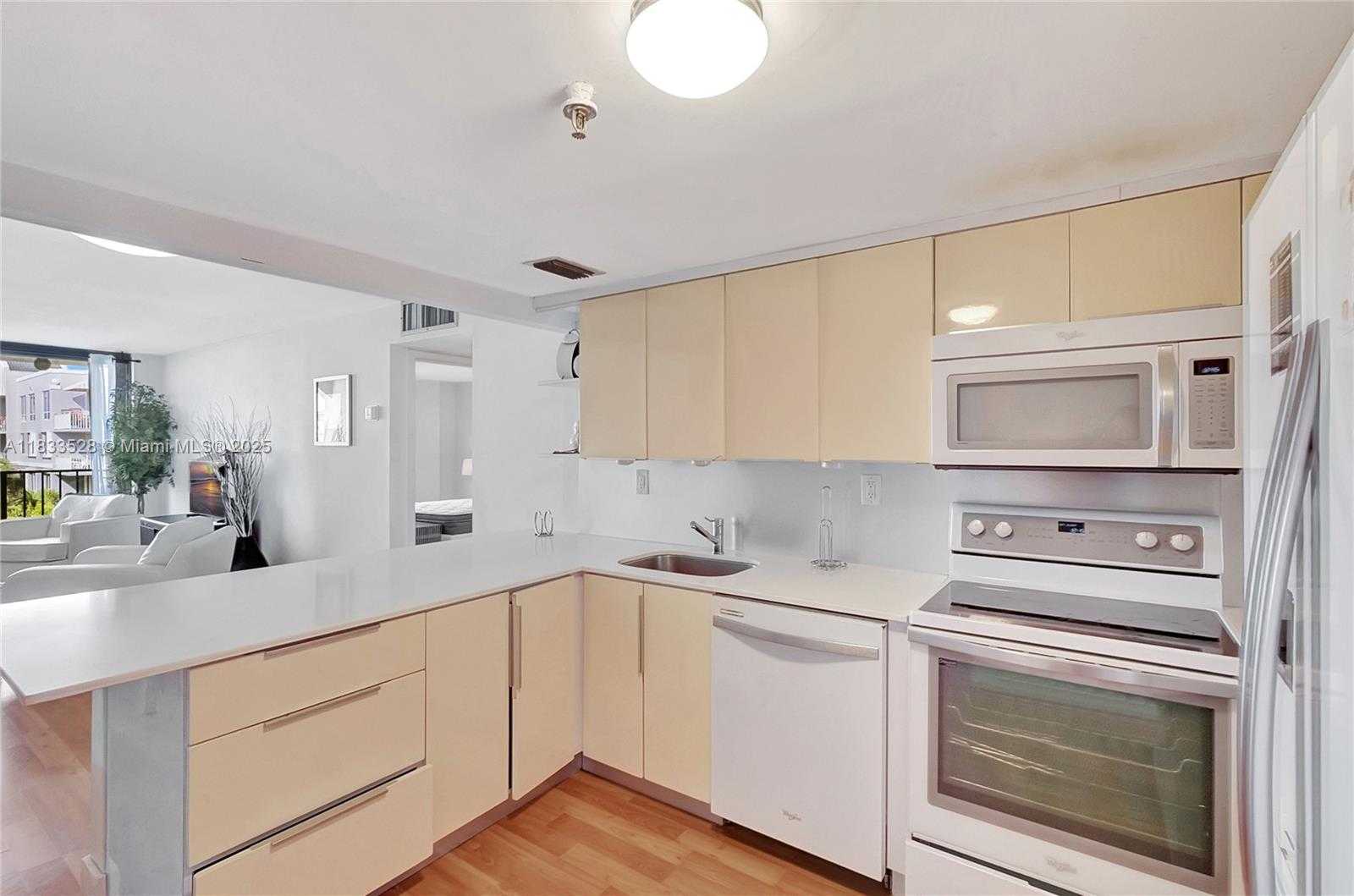 Small Image of 2625 COLLINS AVE #418, Miami Beach Number 20