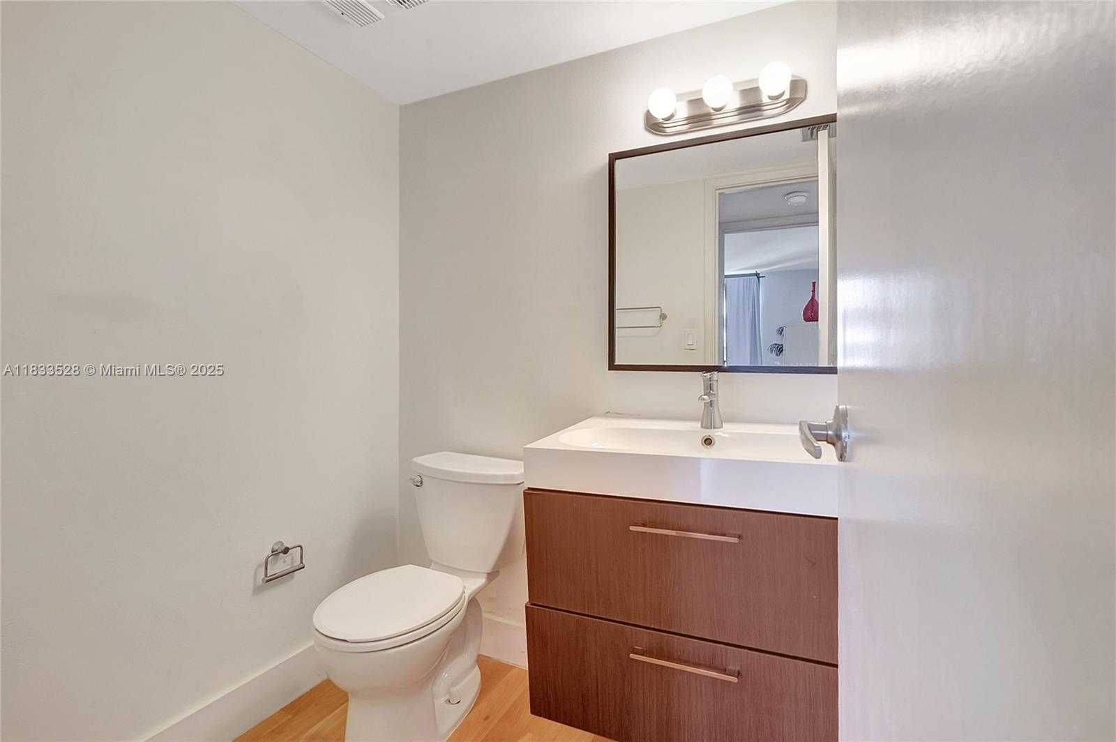 Small Image of 2625 COLLINS AVE #418, Miami Beach Number 24