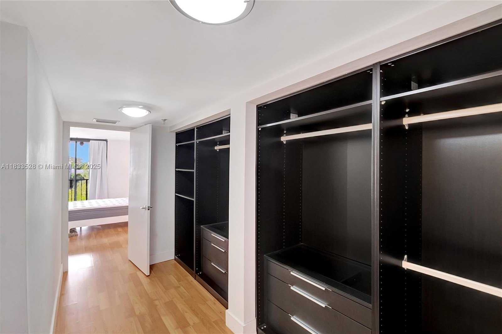 Small Image of 2625 COLLINS AVE #418, Miami Beach Number 26