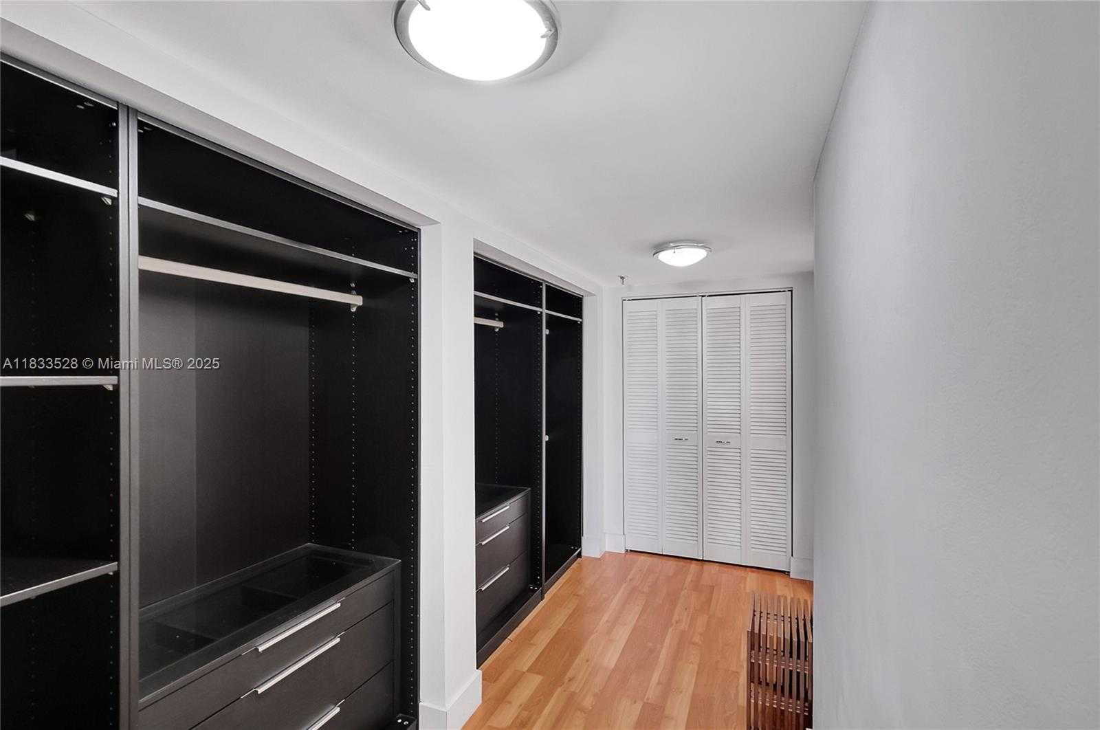 Small Image of 2625 COLLINS AVE #418, Miami Beach Number 27