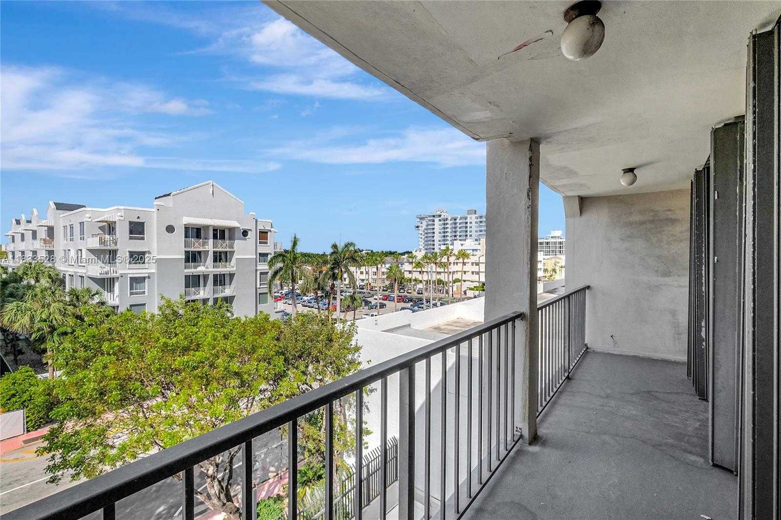 Small Image of 2625 COLLINS AVE #418, Miami Beach Number 28