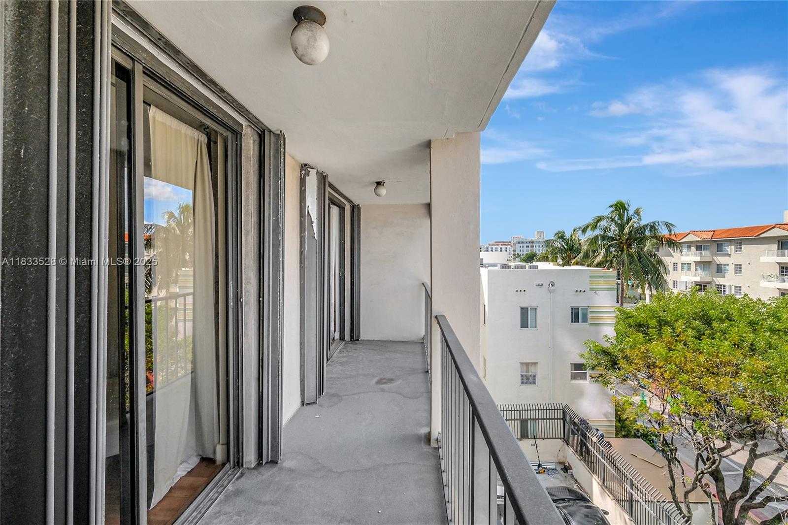 Small Image of 2625 COLLINS AVE #418, Miami Beach Number 29