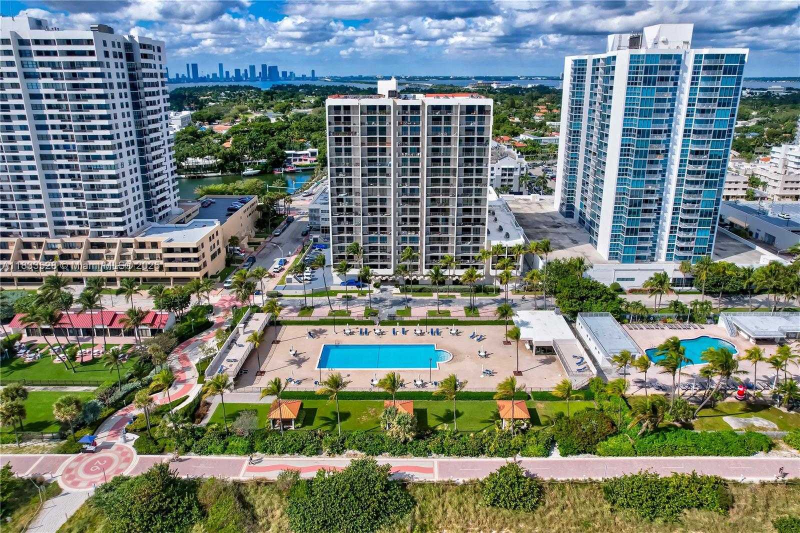 Small Image of 2625 COLLINS AVE #418, Miami Beach Number 3