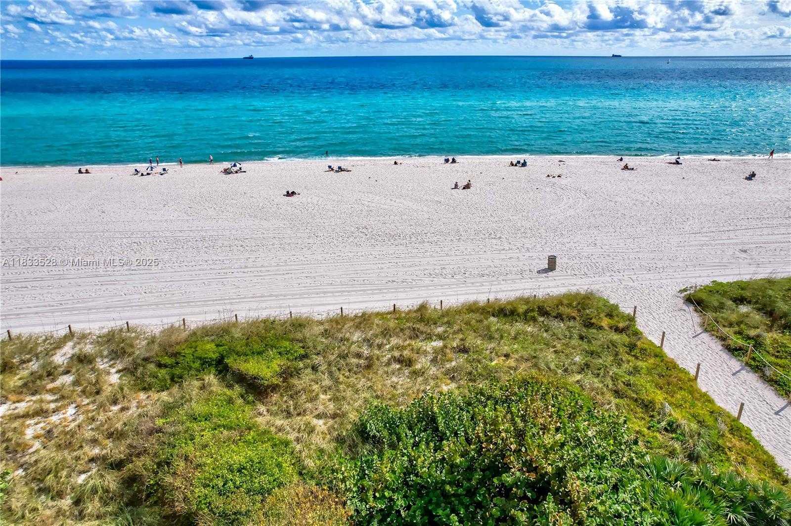 Small Image of 2625 COLLINS AVE #418, Miami Beach Number 4